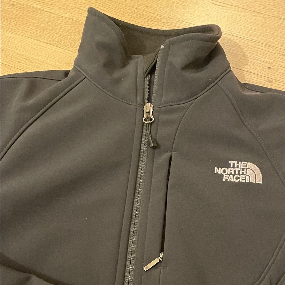 The North Face fleece lined Women's Black Zippered Jacket - Picture 3 of 5